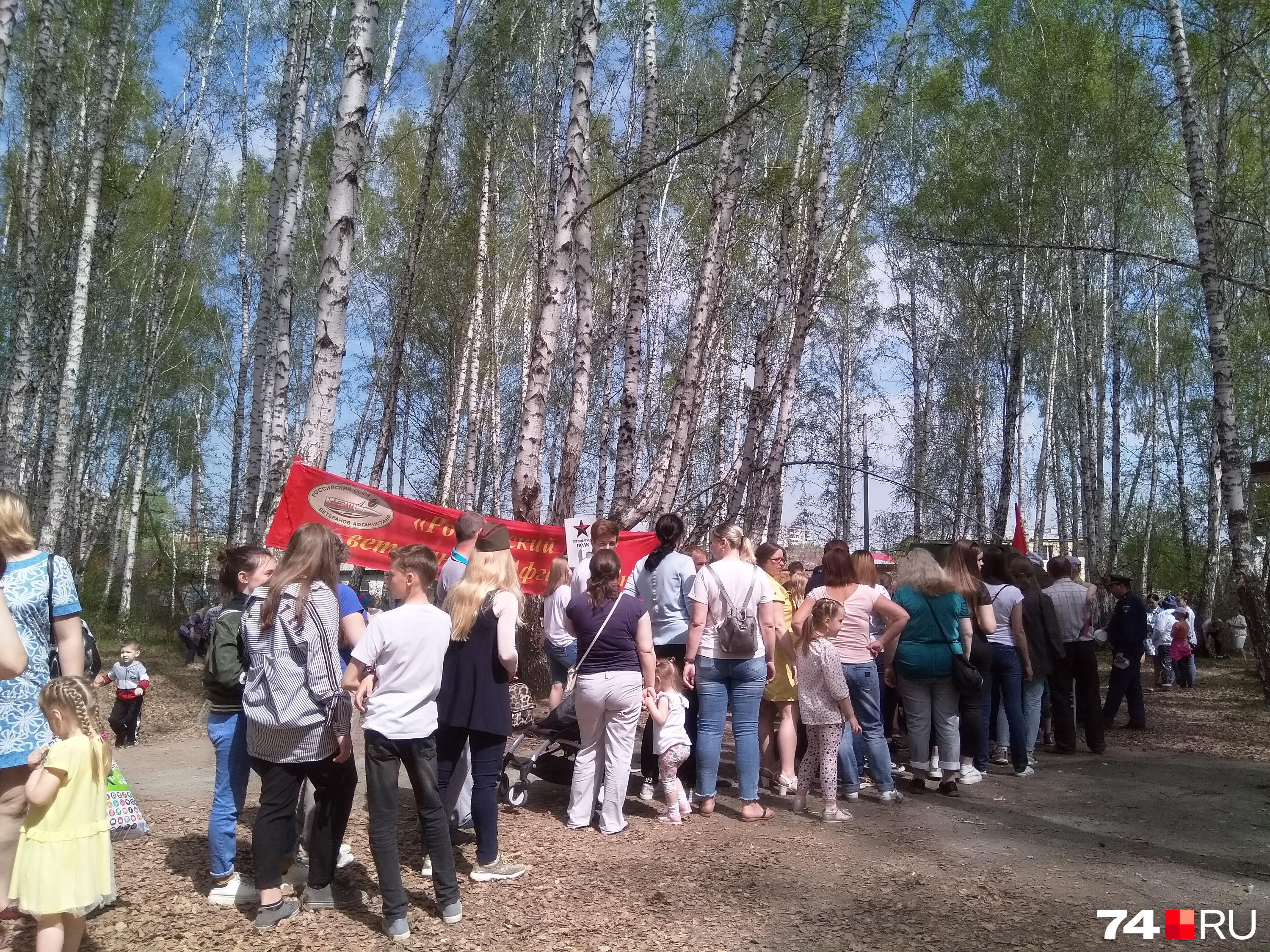 Очередь за солдатской кашей выросла солидная Очередь за солдатской кашей выросла солидная