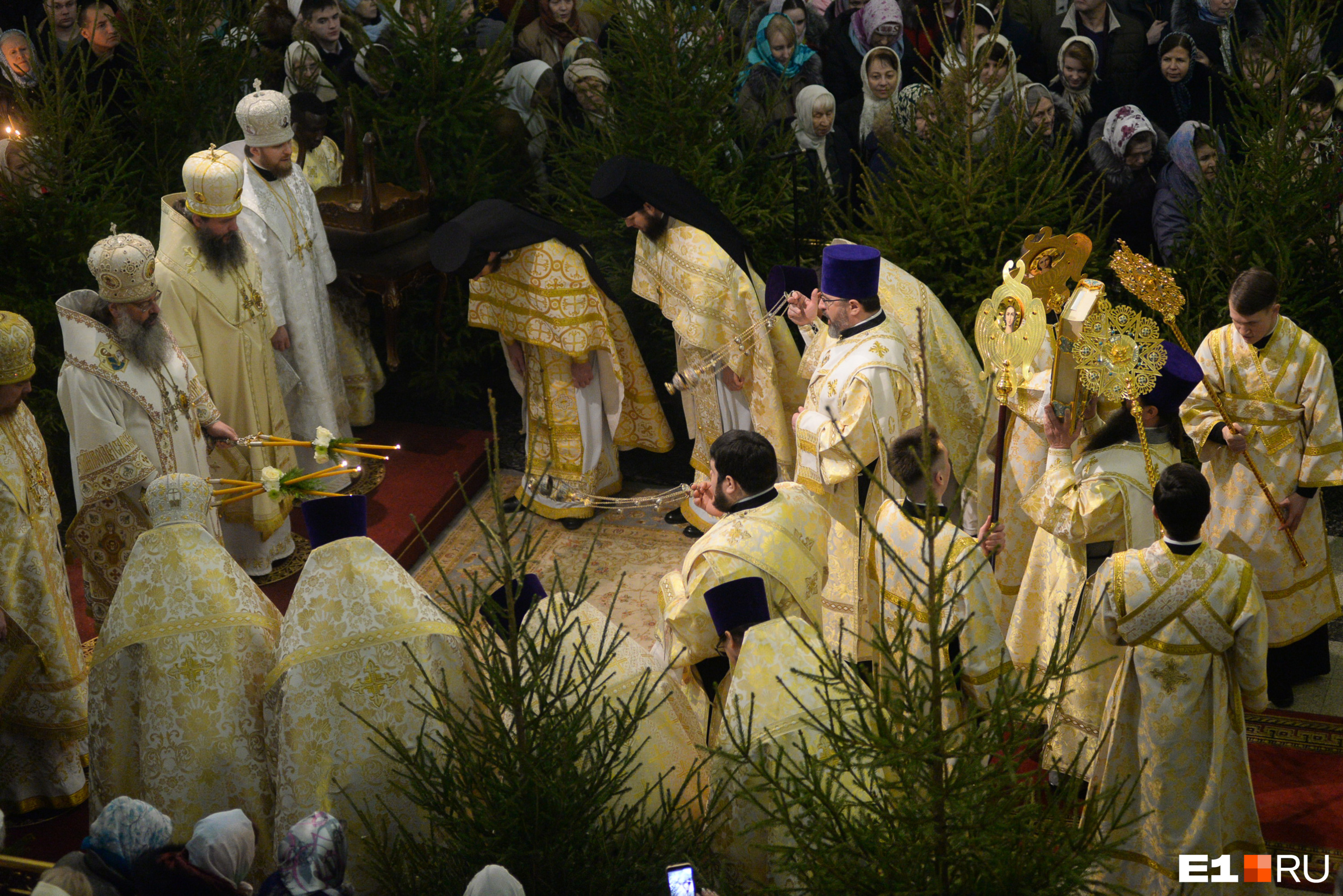Рождественская служба проходит в Свято-Троицком кафедральном соборе Екатеринбурга каждый год