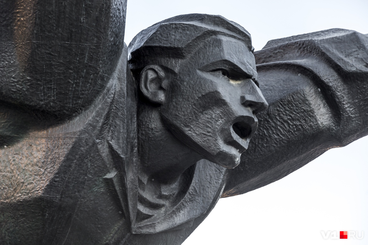 В вечном броске застыл герой Сталинградской битвы Михаил Паникаха