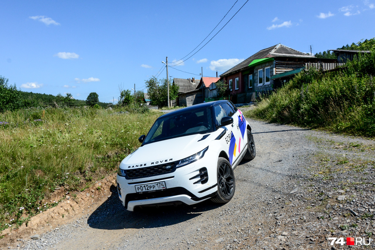 У автомобиля есть система Terrain Response 2, которая получила автоматический режим, и внедорожный круиз-контроль У автомобиля есть система Terrain Response 2, которая получила автоматический режим, и внедорожный круиз-контроль