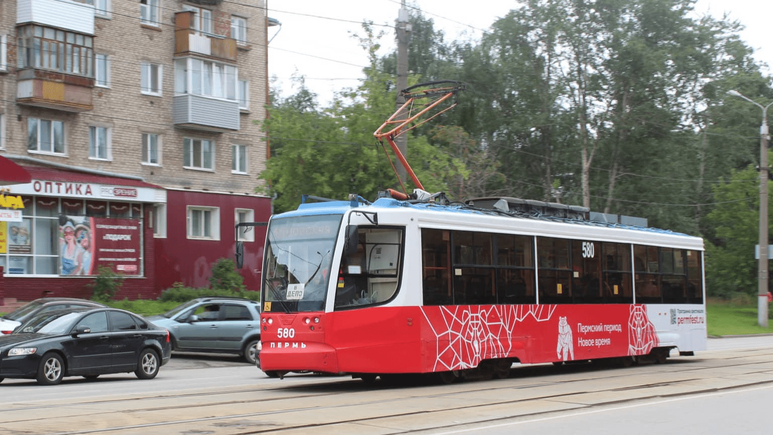 В Перми трамваи начали обклеивать как автобусы — в едином фирменном стиле