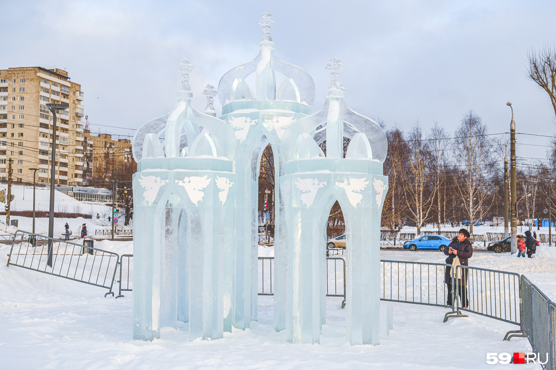 Как и в прошлом году, здесь появилась церквушка Как и в прошлом году, здесь появилась церквушка