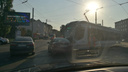 В центре Ростова трамвай протаранил Chevrolet