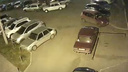 На Подзолкова водитель во время маневра задел припаркованные «Жигули» и уехал. Но кто виноват?