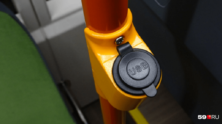 USB-розетки в новых трамваях
