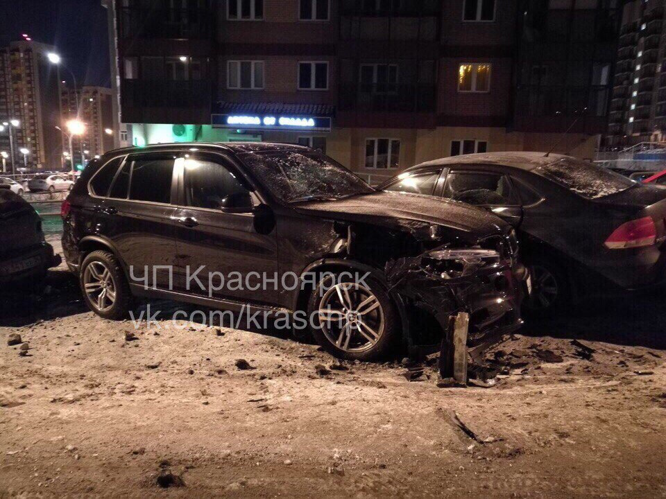 На месте остались осколки от стоп-сигнала На месте остались осколки от стоп-сигнала