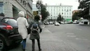 «Зебра» рядом, а нарушителей тьма: на площади Горького пешеходы рискуют жизнью по старой привычке