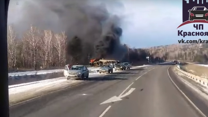 Два грузовика после аварии сгорели в кювете под Вознесенкой