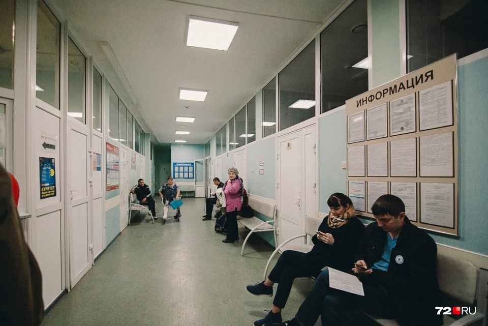 Платить за прием в травмпункте ОКБ № 2 не нужно. С собой больному лучше иметь паспорт Платить за прием в травмпункте ОКБ № 2 не нужно. С собой больному лучше иметь паспорт
