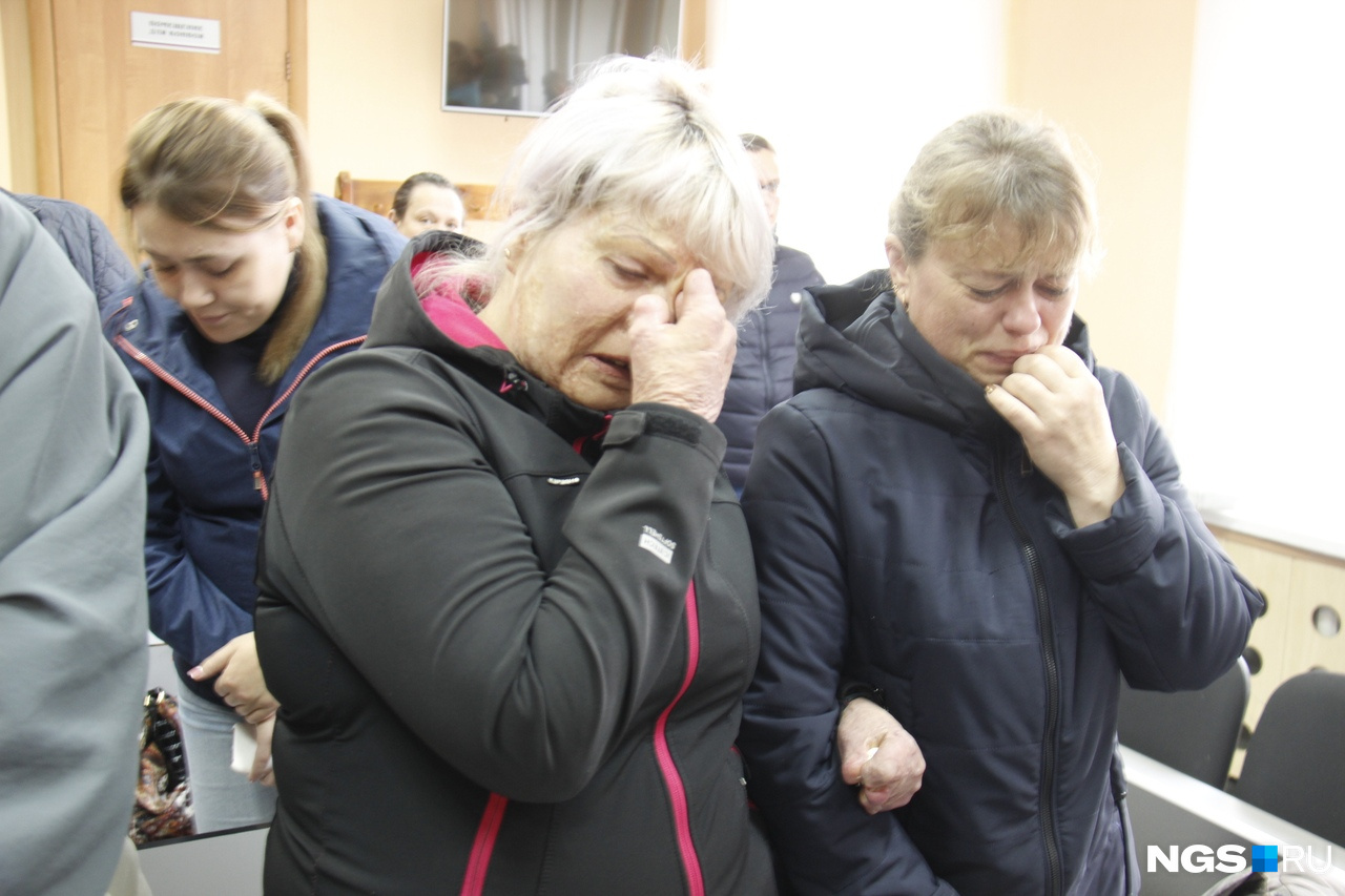 Мать и тётя погибших детей не смогли сдержать слёз