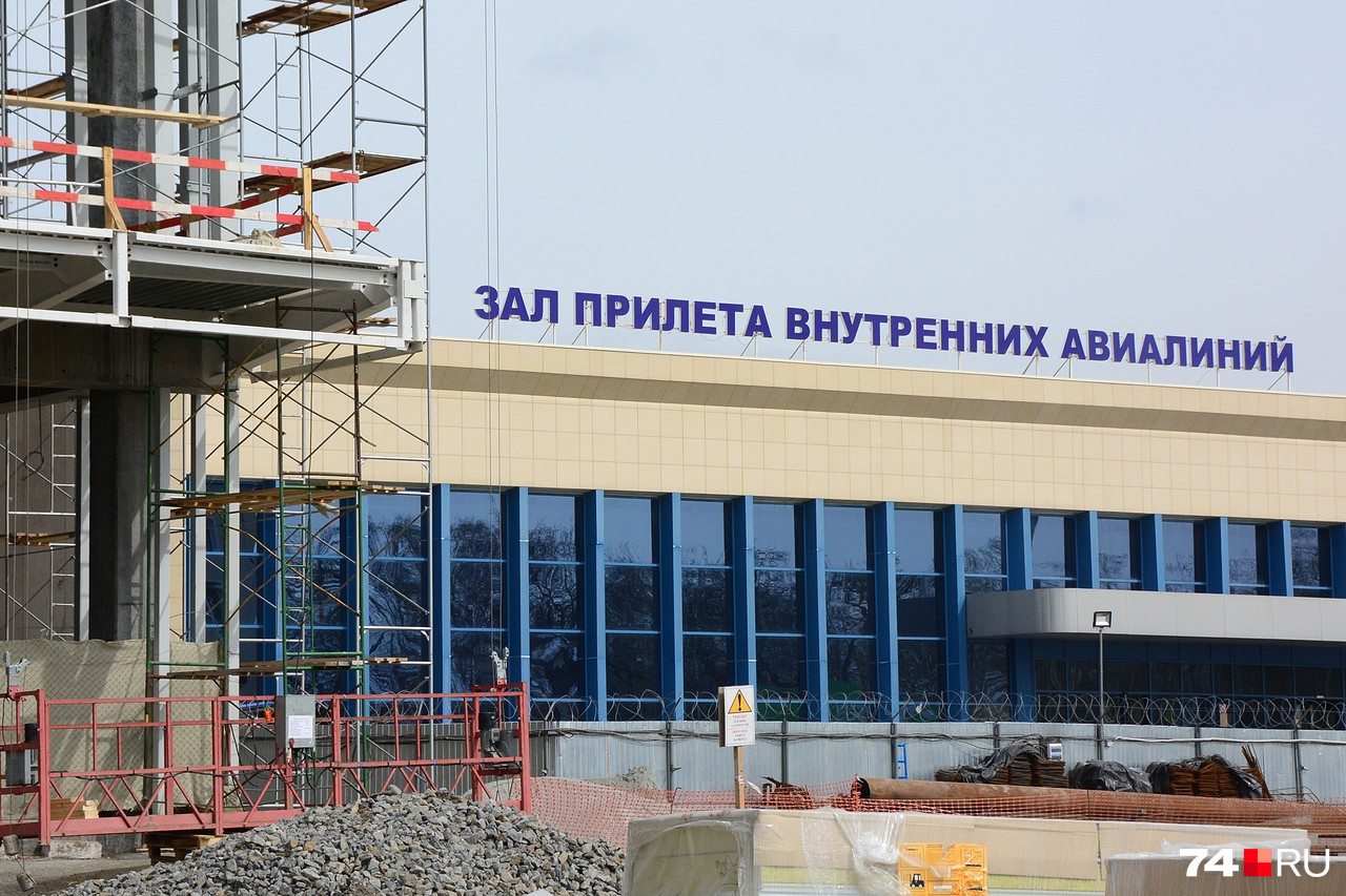 Новый комплекс расположен левее зала прилёта внутренних авиалиний, который в будущем отдадут для международных рейсов