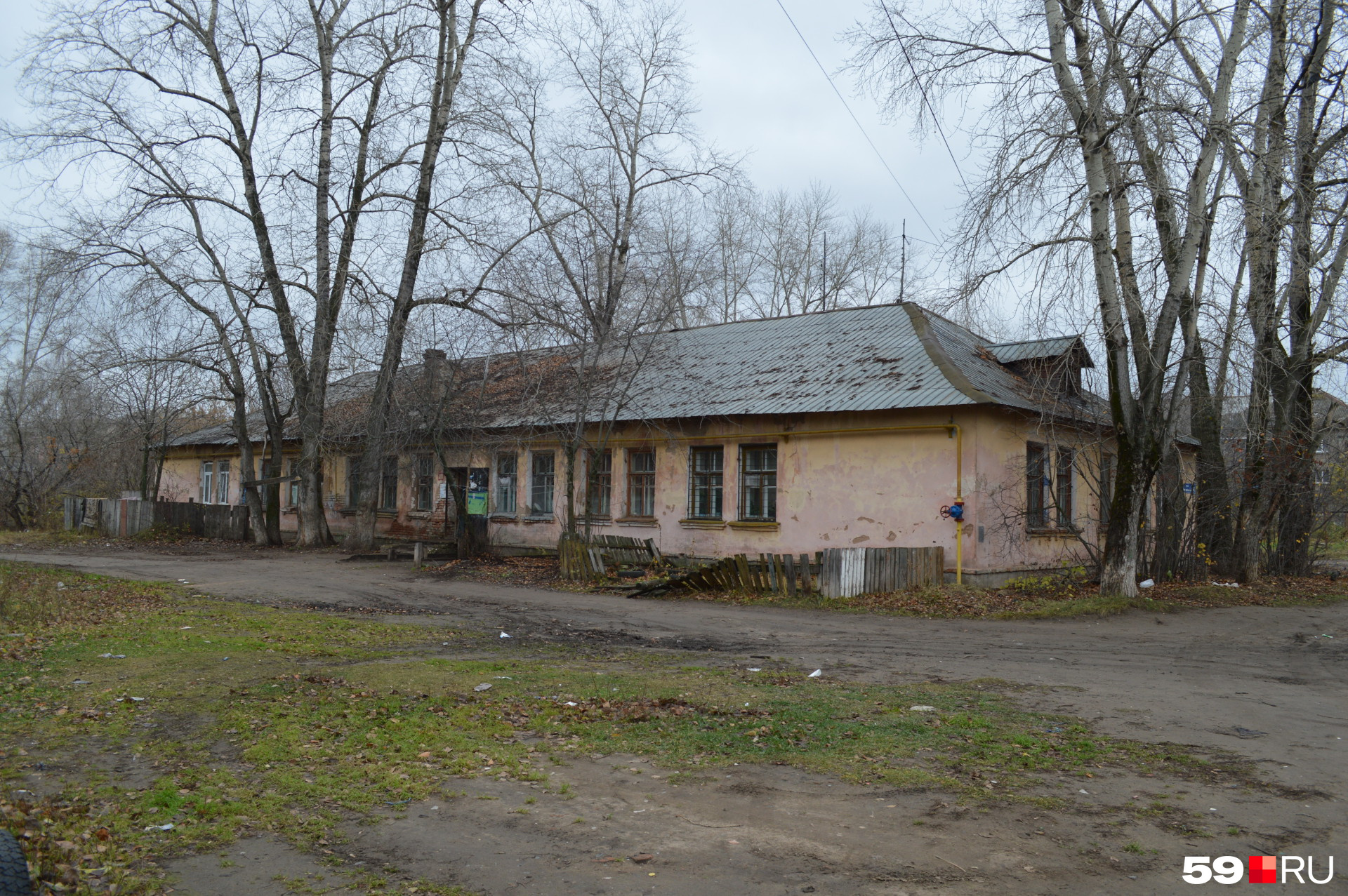 Дом расположен в отдаленной части Закамска