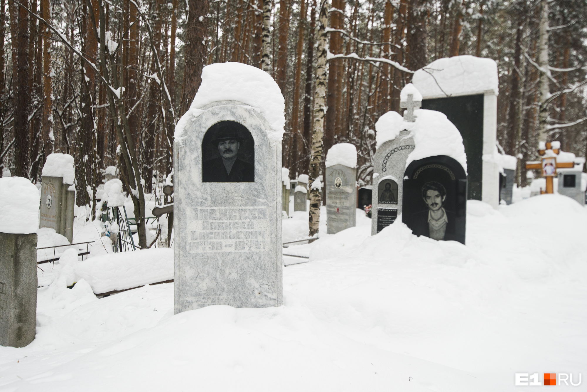 Кладбища екатеринбурга список. Лесное кладбище Екатеринбург. Окружное кладбище Екатеринбург. Ягодное кладбище Екатеринбург. Кольцовское кладбище Екатеринбург.