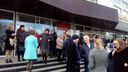 «Работу продолжили на улице»: из здания в Челябинске эвакуировали сотрудников Минсоца и газеты