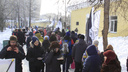 Новосибирцы выстроились в очередь за бесплатной кашей в Центральном парке