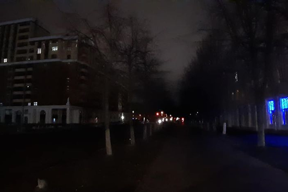 Мистическая улица. Перспективный ночью. Почему так темно на улице сегодня. Почему так темно на улице сегодня. Почему так темно на улице сегодня.