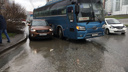 Междугородный автобус с пассажирами попал в ДТП в центре Новосибирска
