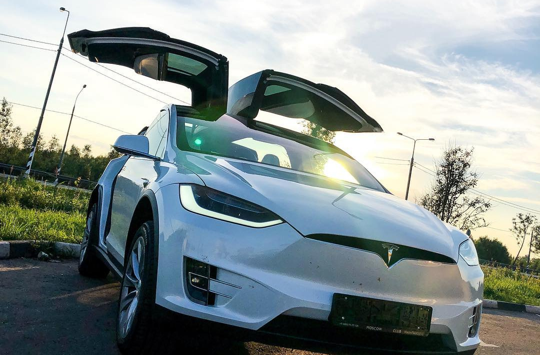 Полностью заряженная Tesla может проехать около 500 километров Полностью заряженная Tesla может проехать около 500 километров