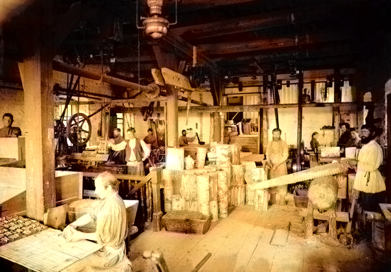 Цех спичечной фабрики Логинова в 1900-е годы