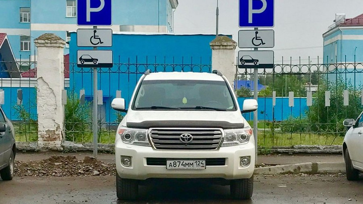 «Я паркуюсь как…»: инвалид в квадрате и царство «Крузаков» на тротуарах