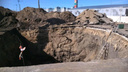 «Вскрыли свежий асфальт»: рядом со стадионом «Нижний Новгород» образовалась огромная яма