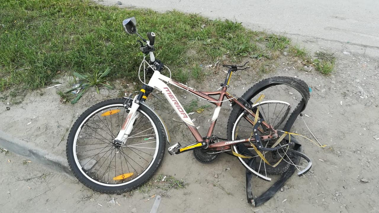 Велосипедиста в тяжелом состоянии доставили в больницу
