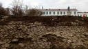 В Архангельске закопали неожиданно обнажившуюся достопримечательность