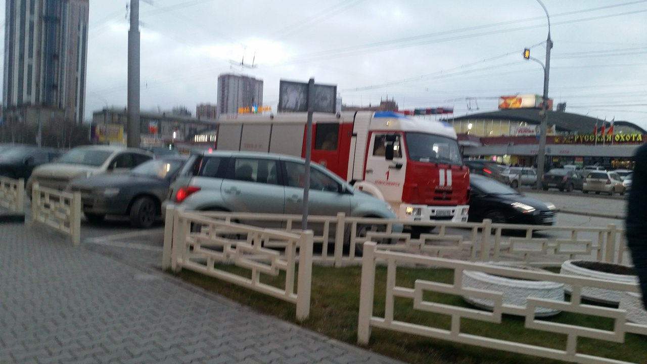 Пожарная машина у «Галереи Новосибирск»