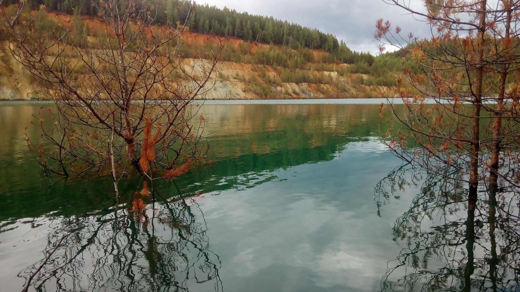 Липовский карьер Свердловской области с бирюзовой водой