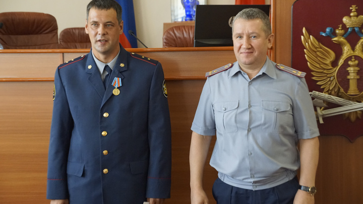 Спасшего 12 красноярцев при пожаре прапорщика наградили медалью «За доблесть в службе»