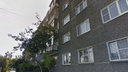 «Был дома с бабушкой»: в Челябинске четырёхлетний ребёнок выпал из окна