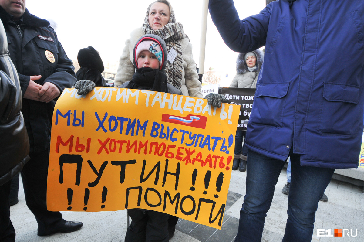 Вот такие недетские плакаты были на мероприятии Вот такие недетские плакаты были на мероприятии