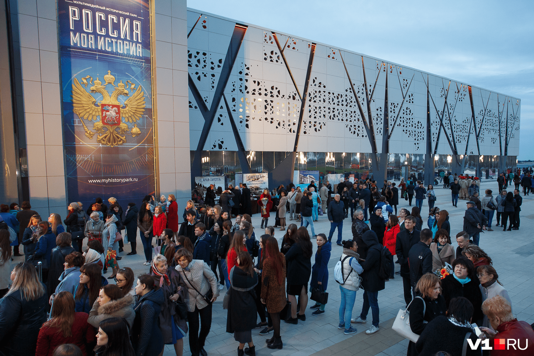 Музей моя история волгоград. Новый музей в Волгограде в пойме реки царица. Музей России Волгоград. Парк музей России Волгоград. Исторический музей Волгоград в пойме царицы.