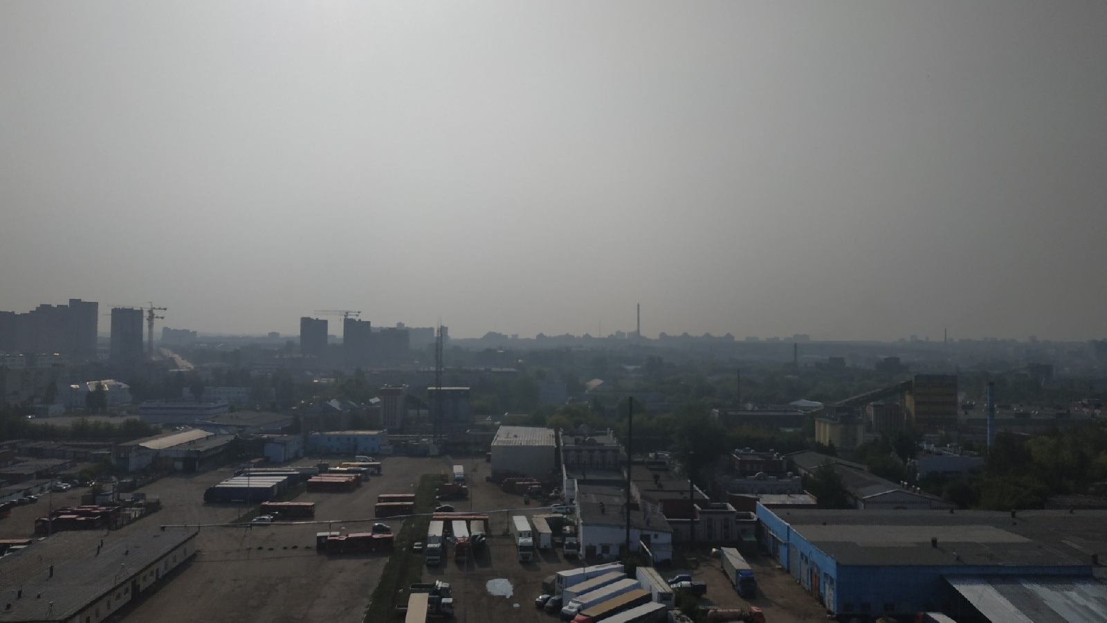 Смог из Башкирии добрался до Казани: люди жалуются на дымку в воздухе
