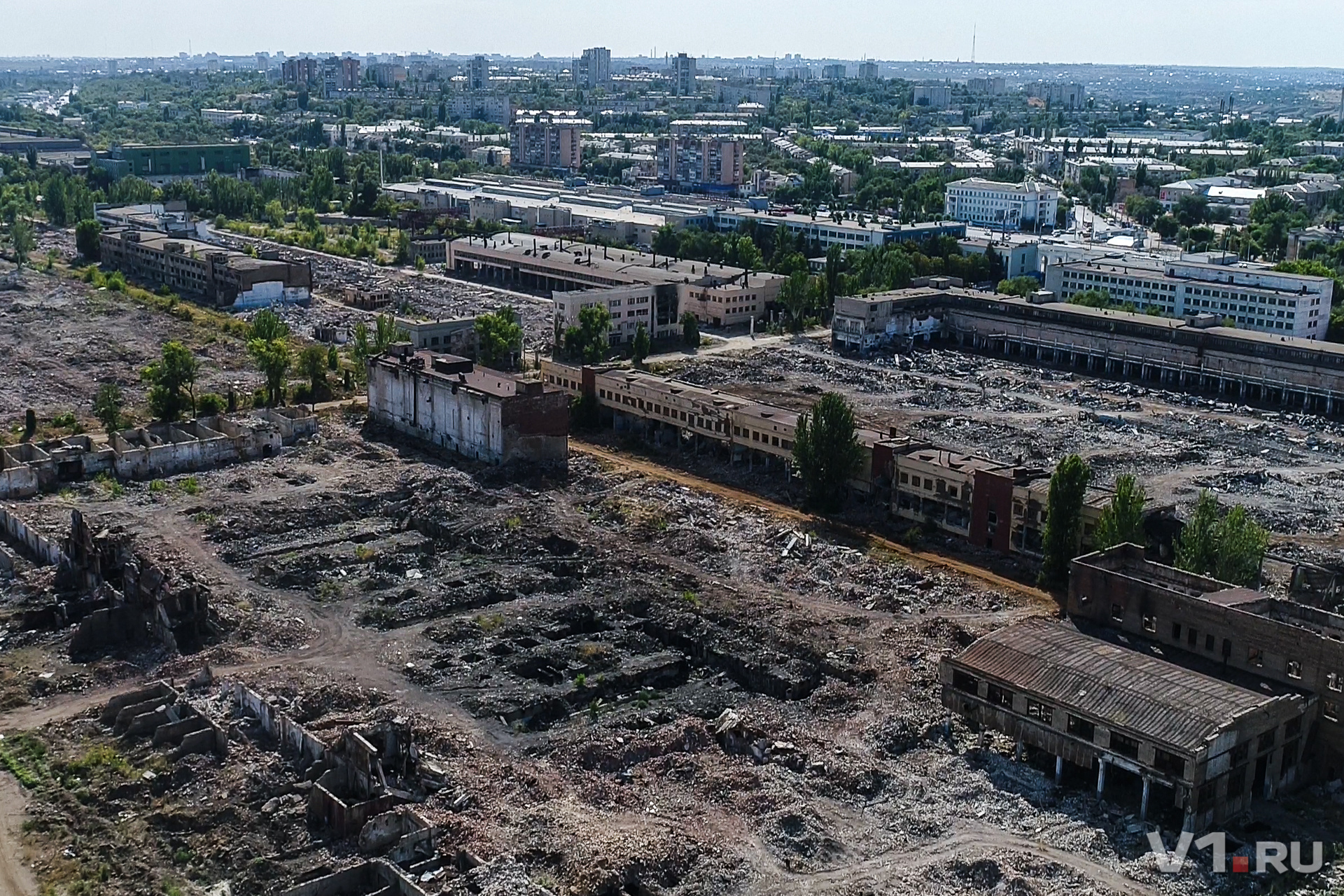 Стз тракторный завод. Разрушенный Волгоградский тракторный завод. Трактора Волгоградского тракторного завода. Руины тракторного завода Волгоград. Волгоградский тракторный завод в Волгограде.