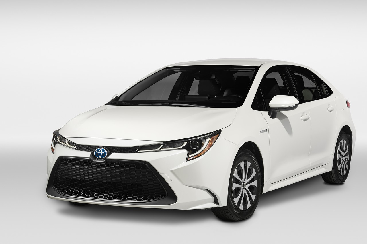 Toyota Corolla получила гибридную версию, но для России адресуют бензиновые модели Toyota Corolla получила гибридную версию, но для России адресуют бензиновые модели