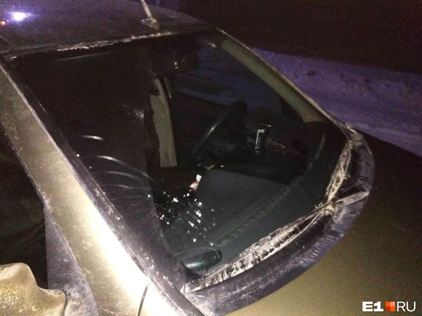 Повреждения своего автомобиля Дмитрий зафиксировал в отделе полиции