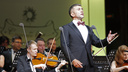Новосибирский депутат запел оперу в концертном зале Каца