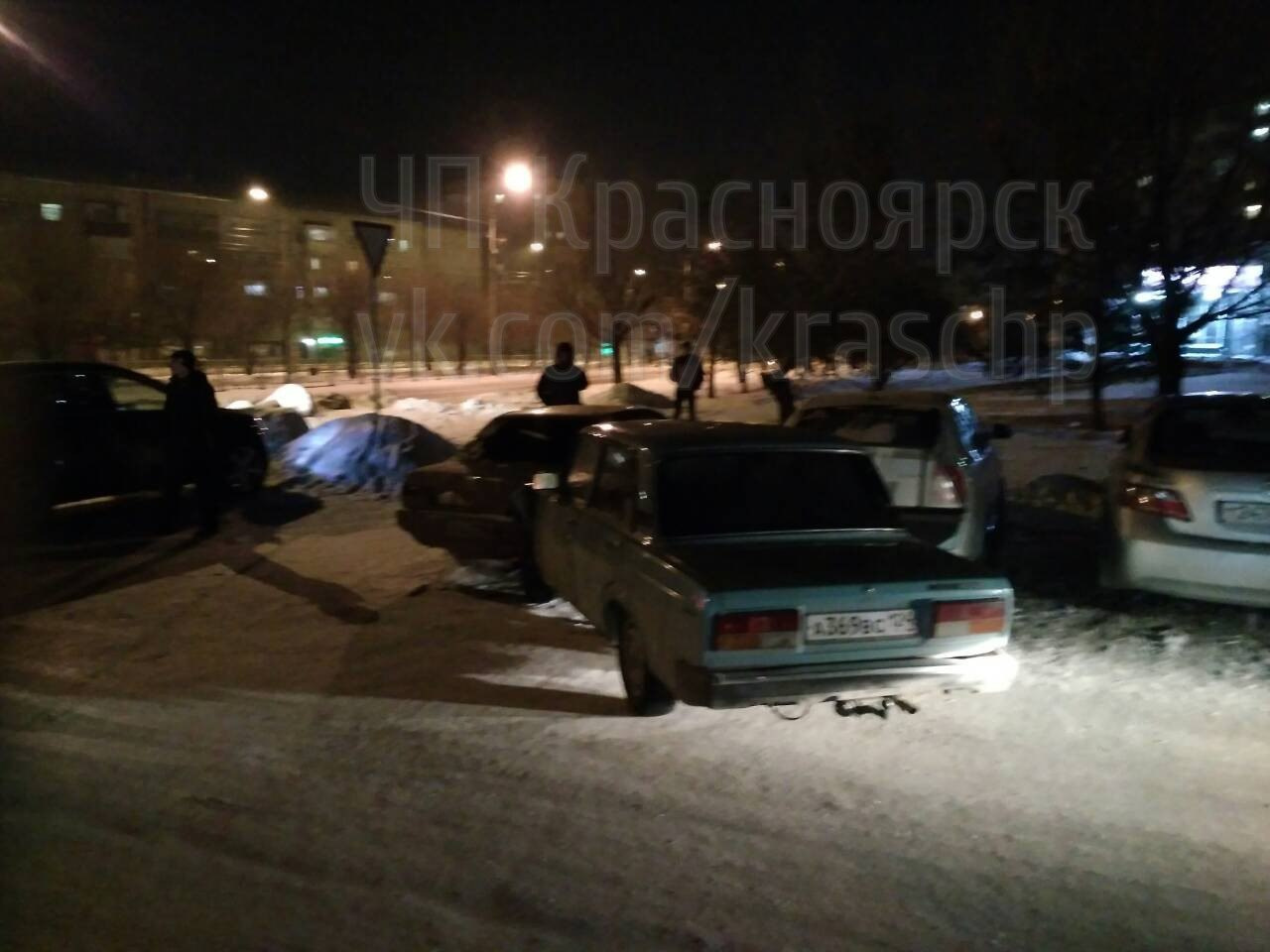 На парковке были задеты три машины На парковке были задеты три машины