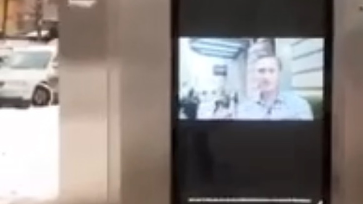 На «умной» остановке в Нижнем Новгороде транслировали видео Алексея Навального
