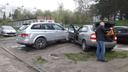 «Лада Калина» завелась без водителя и устроила ДТП на парковке