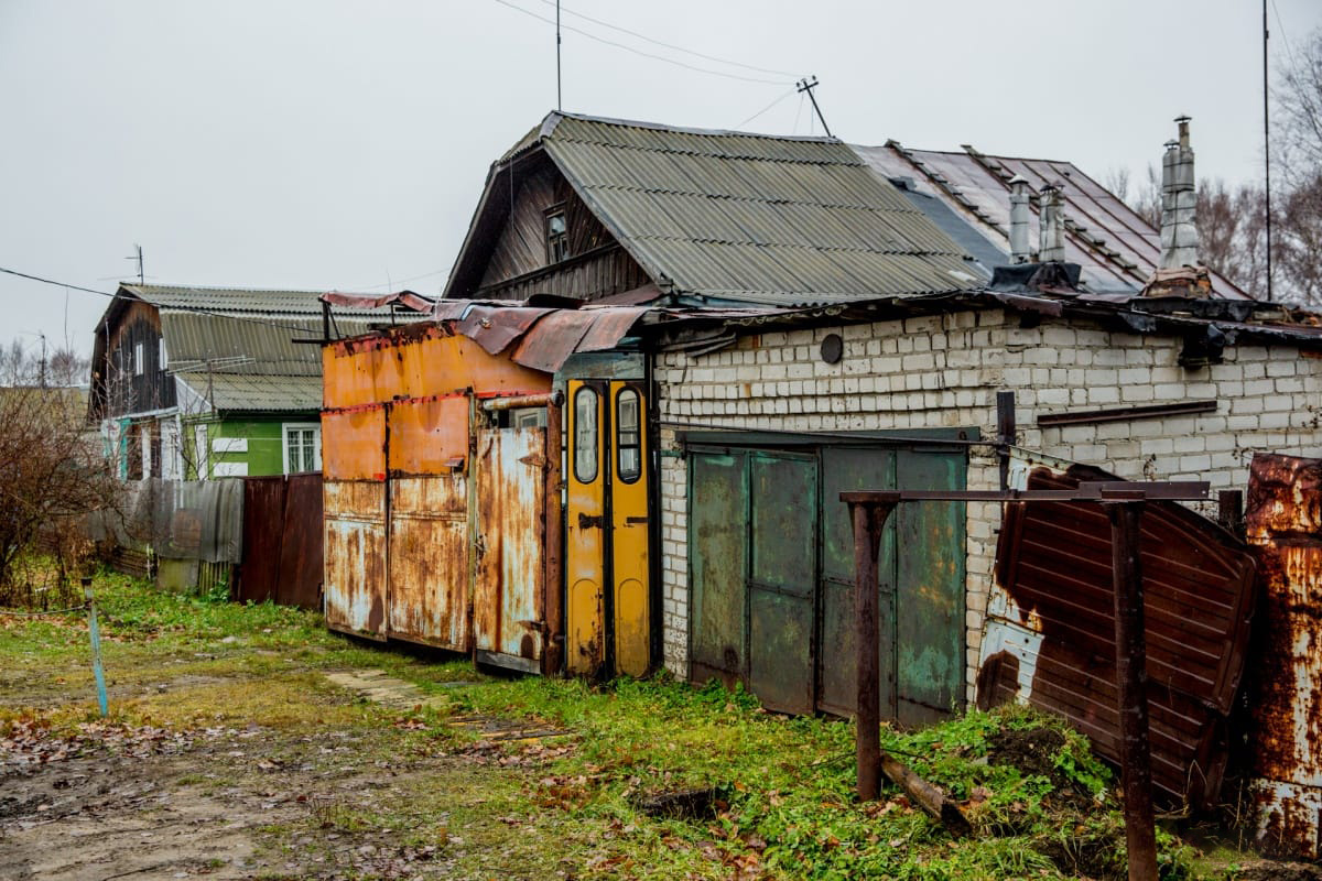 Для обустройства садов хозяйственный человек пускает в ход всё, что приготовлено на выброс Для обустройства садов хозяйственный человек пускает в ход всё, что приготовлено на выброс