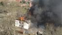 В Амуре пламя охватило крышу двухэтажного дома