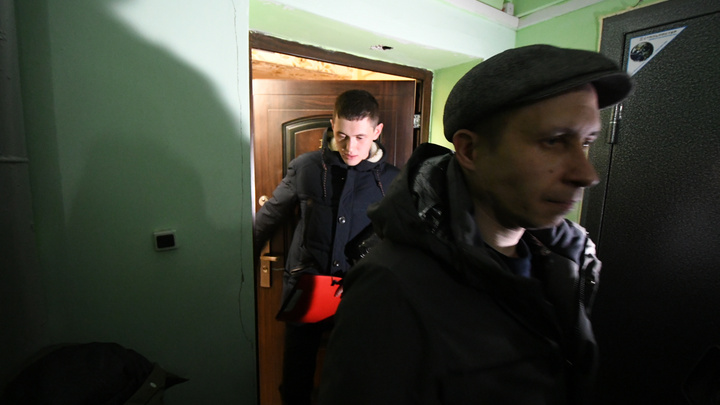Следователи проверили квартиру, где жил убитый девятилетний мальчик из Белоруссии. Онлайн