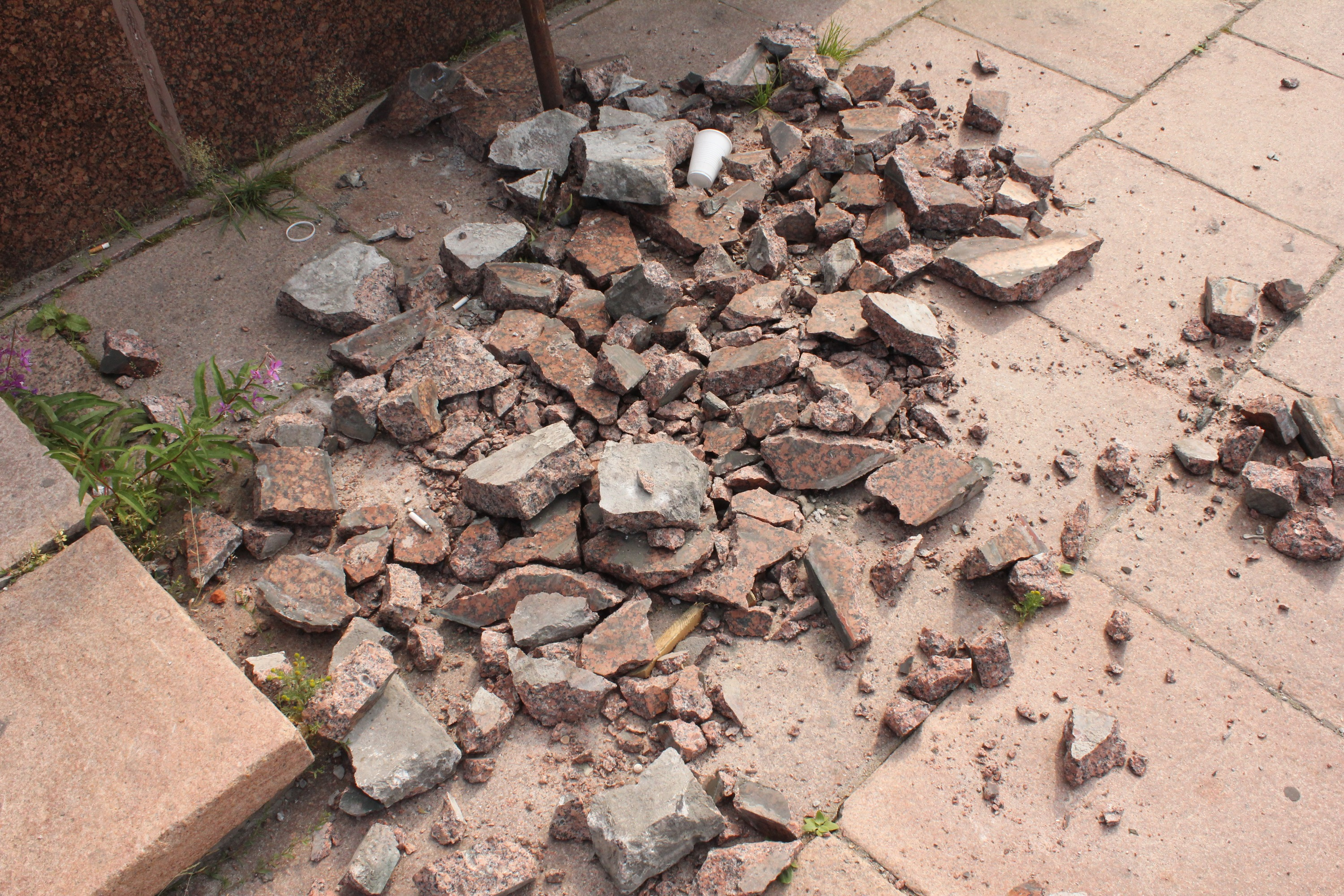 По мнению общественников, бетонные плиты были частью объекта культурного наследия