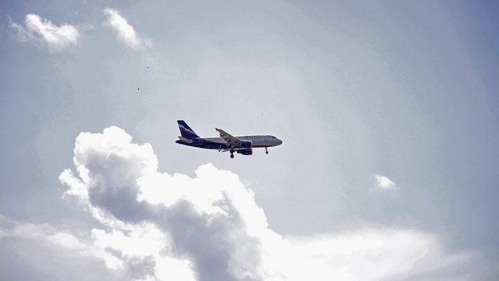 «Вместо 2,5 часов летели 5»: из-за непогоды долетевший до Норильска самолет развернули в Красноярск