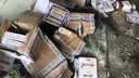 Новосибирец наткнулся на кучу вскрытых и брошенных посылок в гаражах на Кропоткина