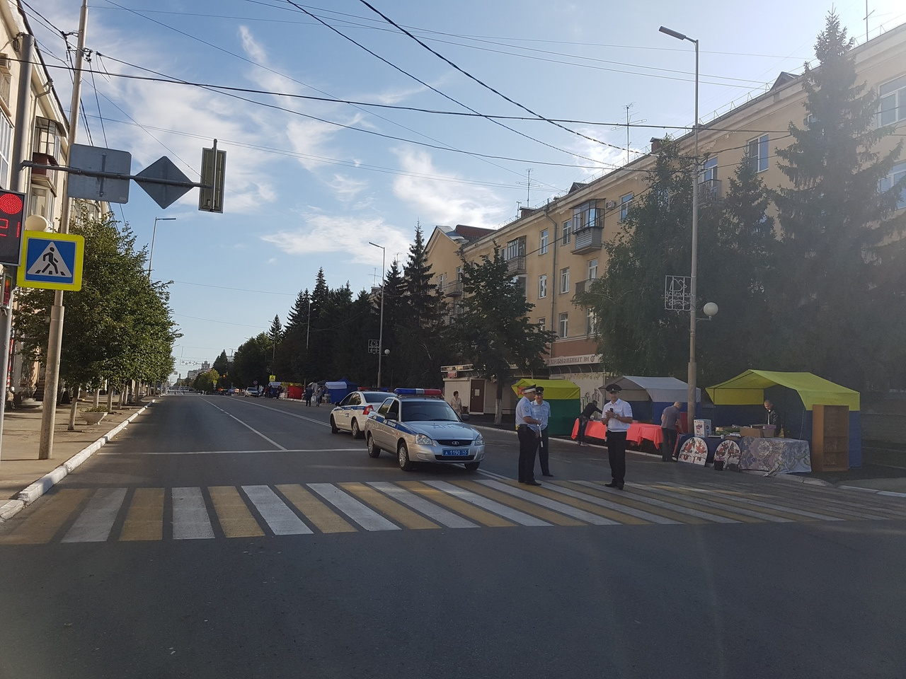 Сотрудники полиции будут следить за безопасностью в течение всего дня Сотрудники полиции будут следить за безопасностью в течение всего дня