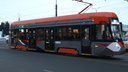 Дежавю: пригнанный на обкатку в Челябинск современный трамвай застрял возле областного правительства