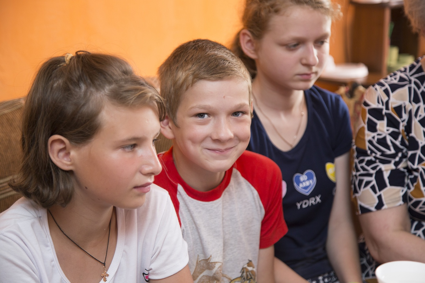 проблемы детской беспризорности. дети лишенные родительской опеки. родители и дети фото. вовлечение несовершеннолетних в участие в митингах. конфликты в семье.